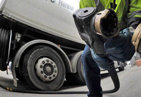 Dieseldiebe sollen 800 Liter Kraftstoff aus einer mobilen Tankanlage einer Baustelle in Tiefenbronn-Mühlhausen geklaut haben. Symbolbild: dpa
