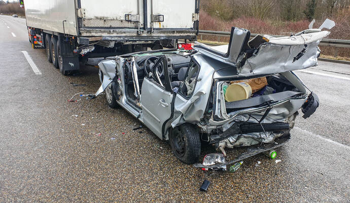 Immer wieder kommt es auf der A8 zu schweren Verkehrsunfällen. So wie hier Mitte Februar, als ein 22-Jähriger tödlich verunglückte.