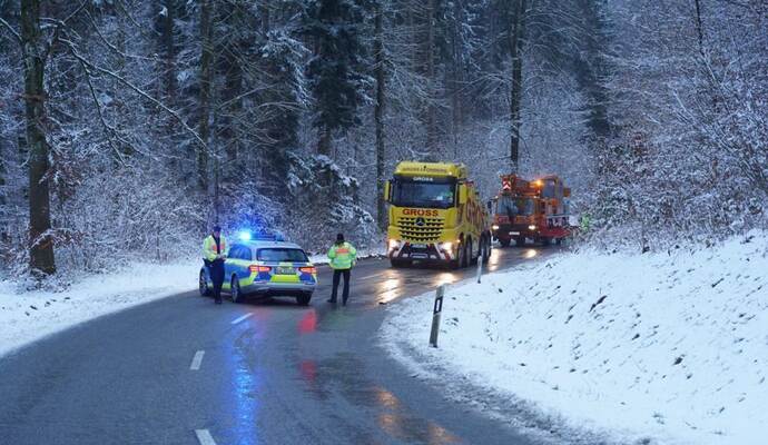 Spiegelglatt war die Straße zwischen Heimsheim und Malmsheim bereits am Donnerstagnachmittag.