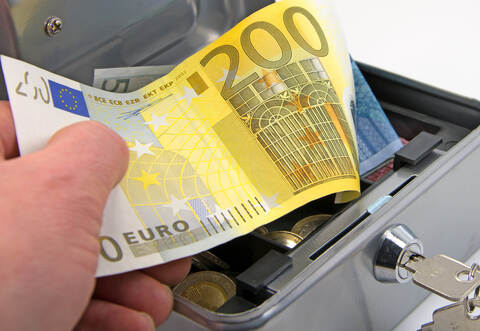 Die Unbekannten stahlen unter anderem eine Geldkassette.