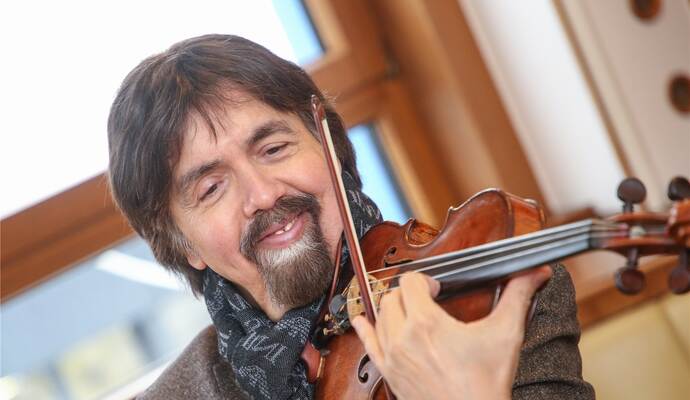 Marcel Baluta will auch weiterhin täglich üben: "Ich kann ohne meine Geige nicht leben", sagt er. Marcel Baluta will auch weiterhin täglich üben: "Ich kann ohne meine Geige nicht leben", sagt er.