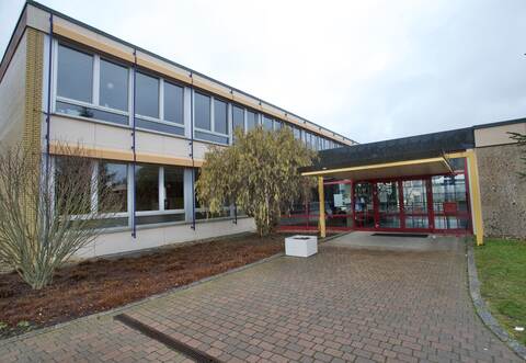 Dürfte schnell zum Tagesgespräch in Birkenfeld werden: Die Kinder einer mit dem Coronavirus infizierten Person gingen in die Ludwig-Uhland-Schule in Birkenfeld.