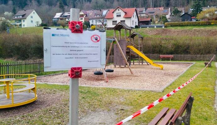 Trauriges Bild: Der Baubetriebshof der Stadt Bad Wildbad schloss am Mittwoch alle Spielplätze.