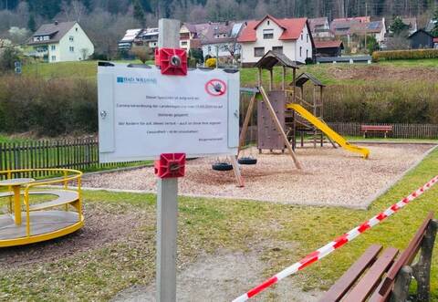 Trauriges Bild: Der Baubetriebshof der Stadt Bad Wildbad schloss am Mittwoch alle Spielplätze.