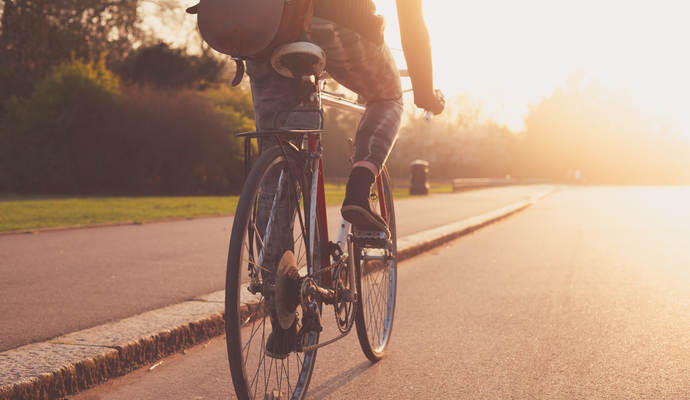 Der Fahrradfahrer entfernte sich von der Unfallstelle und hinterließ keinerlei Personalien.