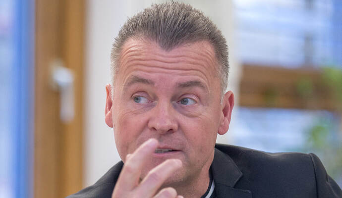 Der Fußball-Kommentator und gebürtige Pforzheimer Oliver Forster hat Corona.