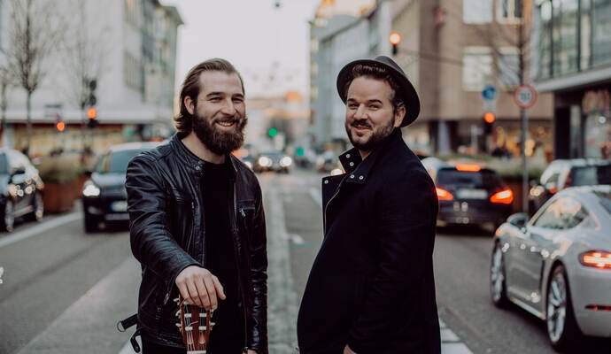 Männliche Musiker-Romantik auf Pforzheims „Stadtboulevard“: Hannes Liewald (links) und Simon Hartfelder sind Quiet Lane.