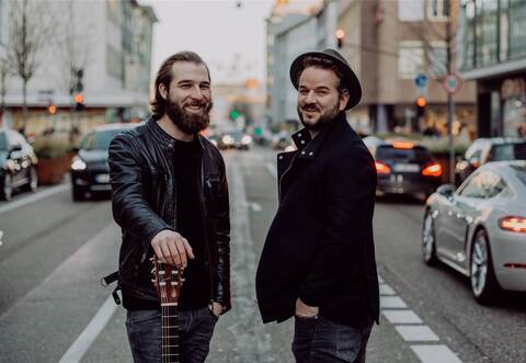 Männliche Musiker-Romantik auf Pforzheims „Stadtboulevard“: Hannes Liewald (links) und Simon Hartfelder sind Quiet Lane.