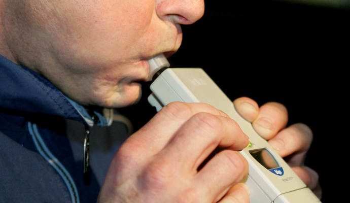 Der betrunkene Motorradfahrer musste eine Blutprobe und seinen Führerschein abgeben.