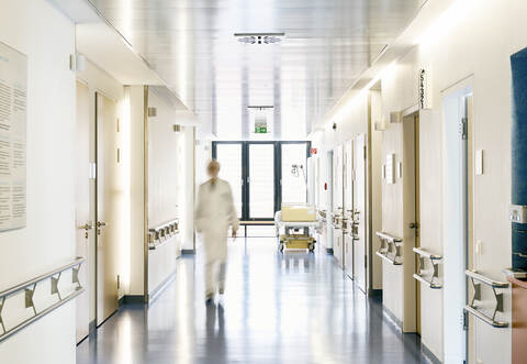 Der Mann starb in einem Krankenhaus.