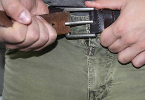 Wer den Unbekannten gesehen hat, wird gebeten diesen Hinweis an die Polizei weiterzuleiten.