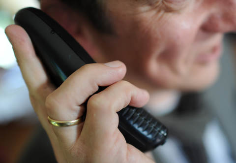 Vorsicht am Telefon: Falsche Polizisten treiben derzeit mit Fake-Anrufen ihr Unwesen in Pforzheim und der Region.