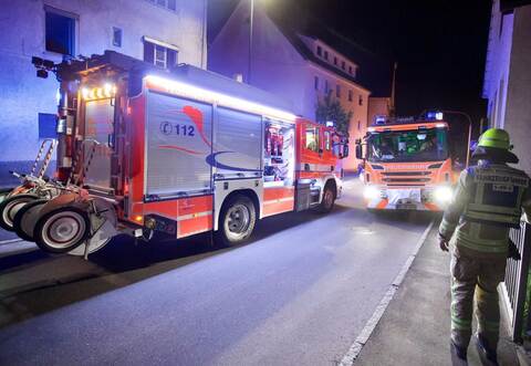 Menschenleben schien in Gefahr zu sein, als am Dienstagabend um 21.50 Uhr die Feuerwehr zu einem Küchenbrand nach Mühlacker-Lomersheim gerufen wurde. Foto: Meyer