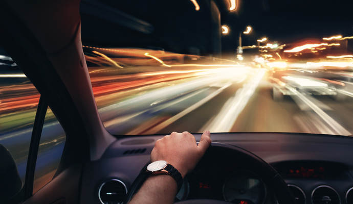 Mit zeitweise über 100 Kilmeter pro Stunde waren die jungen Männer im Bereich der Flehinger Straße in Richtung Brettener Straße unterwegs. Mit zeitweise über 100 Kilmeter pro Stunde waren die jungen Männer im Bereich der Flehinger Straße in Richtung Brettener Straße unterwegs.