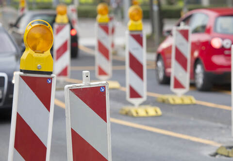 Die Umleitung des Verkehrs in Richtung B10/B35 erfolgt für die Dauer von rund sechs Wochen über die Bahnhofsstraße, die Schützinger Straße und die Westtangente.