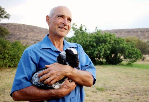 Mehr als 200 Tiere hat der Landwirt aus Südafrika auf seiner riesigen Farm schon - jetzt sucht der 61-Jährige nach einer langen Zeit des Alleinseins in einer Fernsehshow noch nach der passenden Frau.