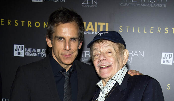 Der aus US-Sitcoms bekannte Schauspieler Jerry Stiller (rechts) ist tot. Das gab sein Sohn Ben Stiller am Montag bekannt. Foto: dpa