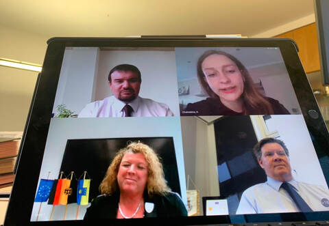 Trotz Corona reißt der Kontakt in die Ukraine nicht ab: Niefern-Öschelbronns Bürgermeisterin Birgit Förster (links unten) und einige ihrer Amtskollegen aus dem Enzkreis tauschen sich über ein Online-Forum mit der kommunalen Ebene in dem osteuropäischen Land aus.