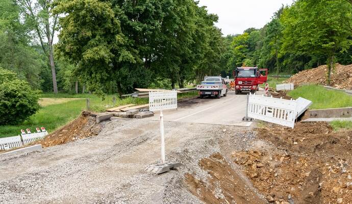 Nichts geht derzeit für den Verkehr: Der schwierige Bau sorgt wie berichtet für eine Verlängerung der Straßensperrung.
