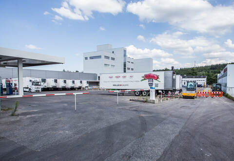 Im Rahmen einer Begehung haben sich alle beteiligten Behörden einen aktuellen Eindruck der Verhältnisse bei der Müller Fleisch verschafft.