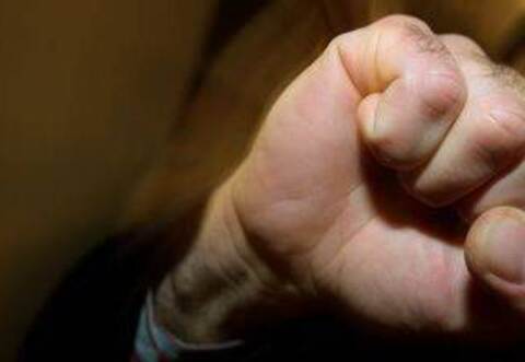 Am Mittwochmorgen ist ein 52-Jähriger am Bahnhof in Bad Wildbad von einem noch unbekannten Täter attackiert worden.