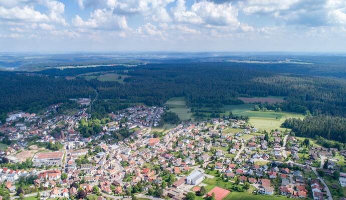 In Schömberg muss für einen Quadratmeter Wohnbaufläche bislang zwischen 170 Euro und 220 Euro gezahlt werden. Mit den neuen Werten, die im Juli veröffentlicht werden, kann es deutlich teurer werden. In Schömberg muss für einen Quadratmeter Wohnbaufläche bislang zwischen 170 Euro und 220 Euro gezahlt werden. Mit den neuen Werten, die im Juli veröffentlicht werden, kann es deutlich teurer werden.