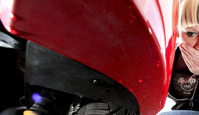 Der Unbekannte soll sich an mehreren Reifen zu schaffen gemacht haben.