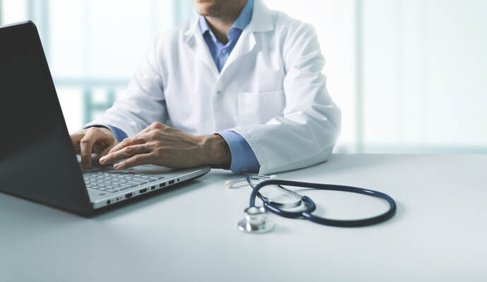 Die SRH-Experten informieren in einem Livestream über die sogenannte Schlüssellochchirurgie.