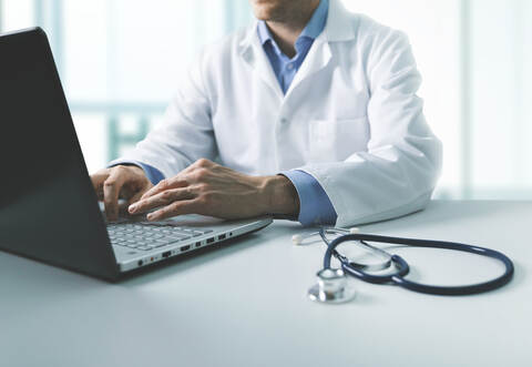 Die SRH-Experten informieren in einem Livestream über die sogenannte Schlüssellochchirurgie.