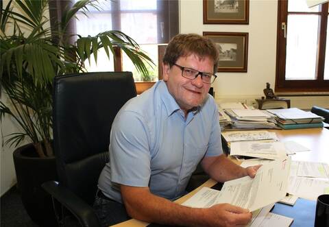 Nach fast 40 Dienstjahren tritt der Wiernsheimer Bürgermeister Karlheinz Oehler erneut an. Archivfoto: Prokoph