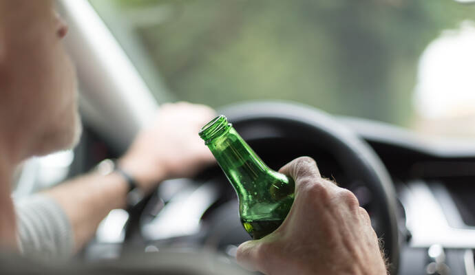 Ein Alkoholvortest beim Mercedesfahrer ergab fast ein Promille