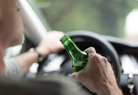 Ein Alkoholvortest beim Mercedesfahrer ergab fast ein Promille
