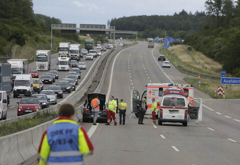 Die A8 war in Fahrtrichtung Stuttgart zeitweise gesperrt.