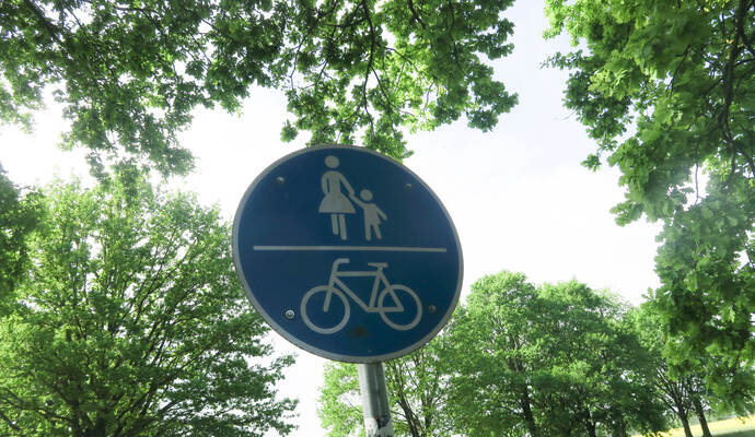 Ein 31-Jähriger ist am Montagabend in Wilferdingen mit einem Fahrradständer kollidiert und anschließend auf einen Fußweg gefahren. Ein 31-Jähriger ist am Montagabend in Wilferdingen mit einem Fahrradständer kollidiert und anschließend auf einen Fußweg gefahren.