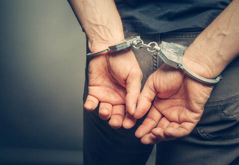 Die Polizei ermittelt nun wegen eines versuchten Tötungsdeliktes gegen den Mann.