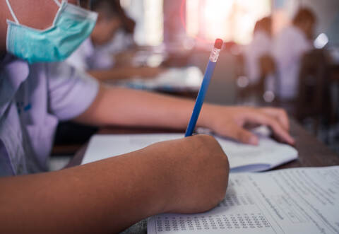 An den Beruflichen Schulen in Mühlacker sind zwei Personen positiv auf Corona getestet worden.