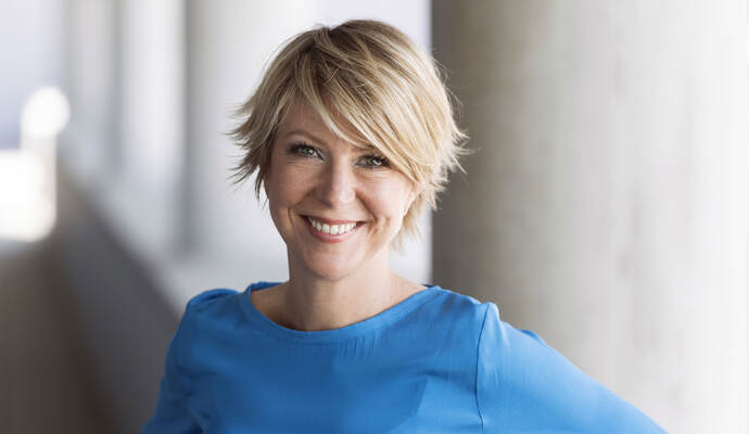 Stefanie Germann moderiert die Sendung.