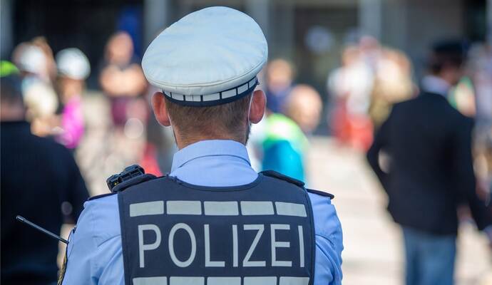 Die Kriminalitäts- und Unfallstatistik der Polizei wurde jüngst im Gemeinderat Bad Wildbad vorgestellt. Die Kriminalitäts- und Unfallstatistik der Polizei wurde jüngst im Gemeinderat Bad Wildbad vorgestellt.