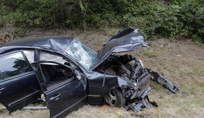Von diesem Mercedes war nur noch ein Wrack übrig.