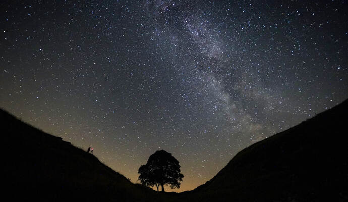 Ein prächtiger Nachthimmel wie hier in freier Natur aufgenommen, ist nicht zu sehen, wenn Orte und Städte mit künstlichem Licht die Nacht aufhellen. Das wird als Lichtverschmutzung bezeichnet.