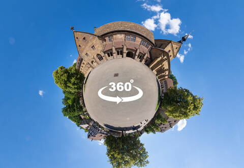 Na, gleich erkannt? Dieser Heimatplanet ist das Kloster Maulbronn.