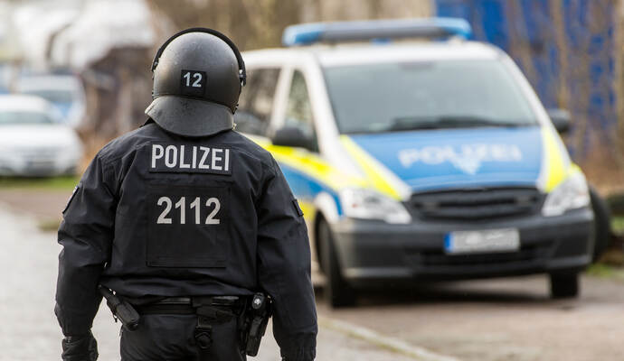 Die Polizei hat mit einem Spezialeinsatzkommando eine Wohnung in Mühlacker gestürmt.