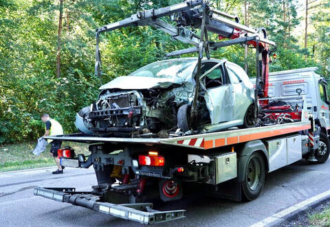Auf der Landstraße 562 bei Keltern kam es am Donnerstagmorgen zu einem schweren Unfall.