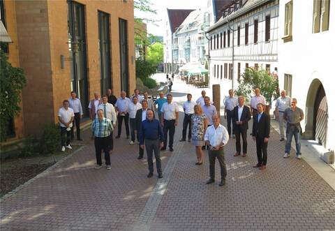 Die Teilnehmer der historischen Sitzung zum Gemeinsamen Gutachterausschuss in der Senderstädter City. Foto Marx