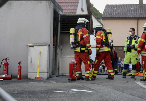 Mit Kohlendioxid- und Pulverlöschern musste der Brand eines Trafohäuschens in Kieselbronn von der Feuerwehr gelöscht werden.