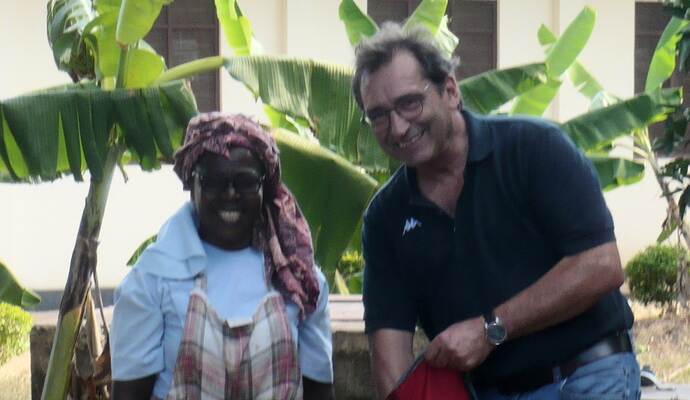 Abschiednehmen von einem Gestalter der Partnerschaft mit Masasi: Dr. Erhard Kirschbaum bei einem Besuch im Jahr 2019 bei den Schwestern der Mission Migongo.