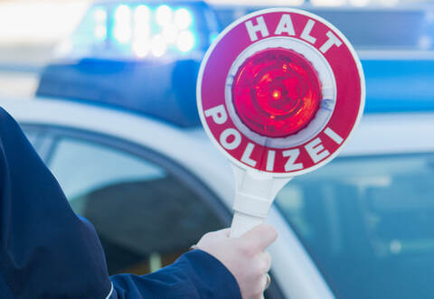 Der Mercedes fuhr einfach davon, als die Polizei die Insassen kontrollieren wollte.