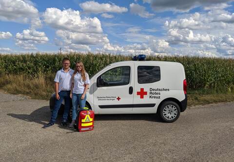 Tobias Wichmann und Luisa Wüst vom DRK-Ortsverein Neulingen wurden bei einem Restaurantbesuch zu Lebensrettern.