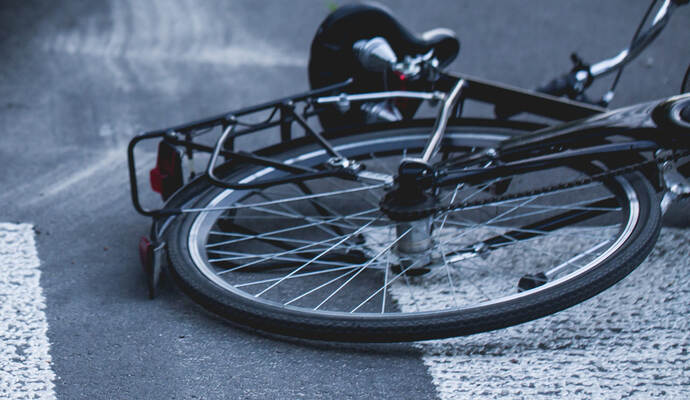 An einer Gefällstrecke stürzte der Mann mit seinem Fahrrad, heißt es. Der 58-Jährige habe an den Unfall aber keinerlei Erinnerung. An einer Gefällstrecke stürzte der Mann mit seinem Fahrrad, heißt es. Der 58-Jährige habe an den Unfall aber keinerlei Erinnerung.