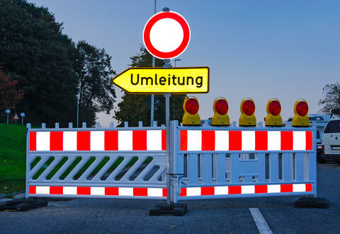 Weil sich die Bergung eines Unfallfahrzeugs problematischer gestaltete als gedacht, wurde die B294 abgeriegelt.